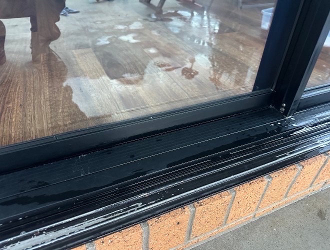 Clean window sill